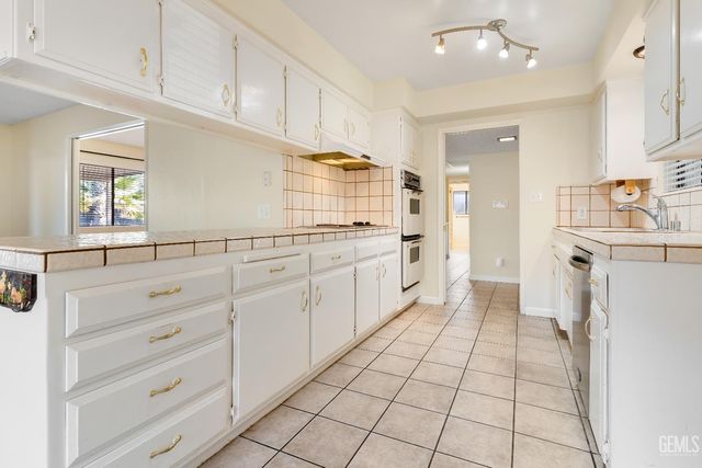 3012 Pendleton Court, Bakersfield, CA 93309