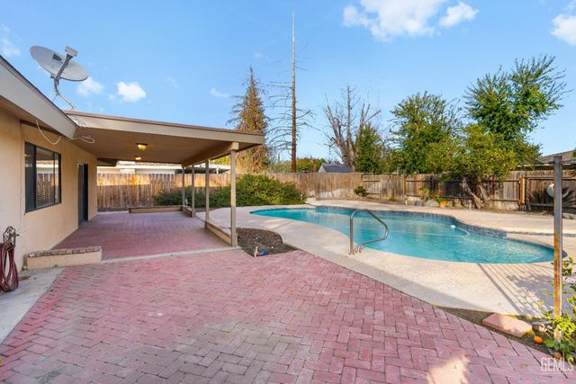 3012 Pendleton Court, Bakersfield, CA 93309
