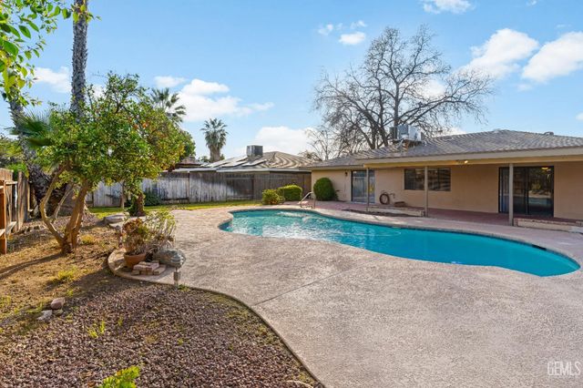 3012 Pendleton Court, Bakersfield, CA 93309