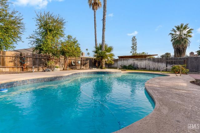 3012 Pendleton Court, Bakersfield, CA 93309