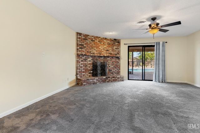 3012 Pendleton Court, Bakersfield, CA 93309