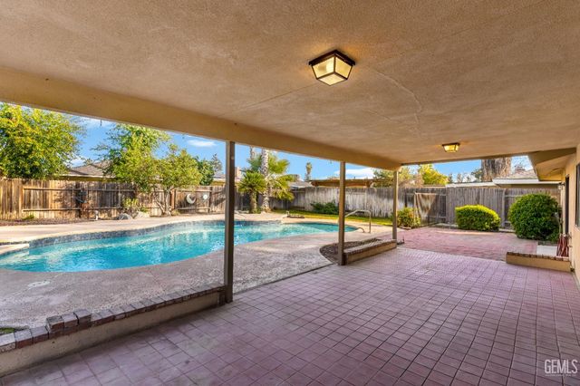 3012 Pendleton Court, Bakersfield, CA 93309