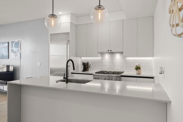 472 W Broadway 503, Boston, MA 02127