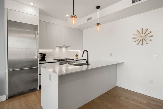 472 W Broadway 503, Boston, MA 02127