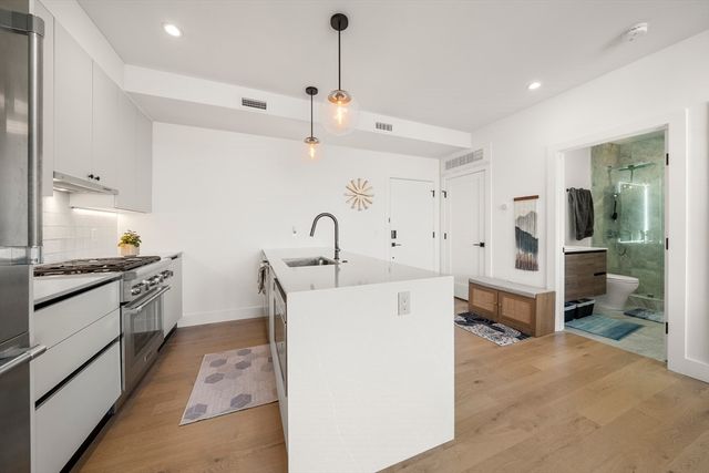 472 W Broadway 503, Boston, MA 02127