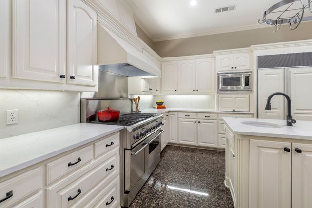 215 Bent Creek Court, Southlake, TX 76092