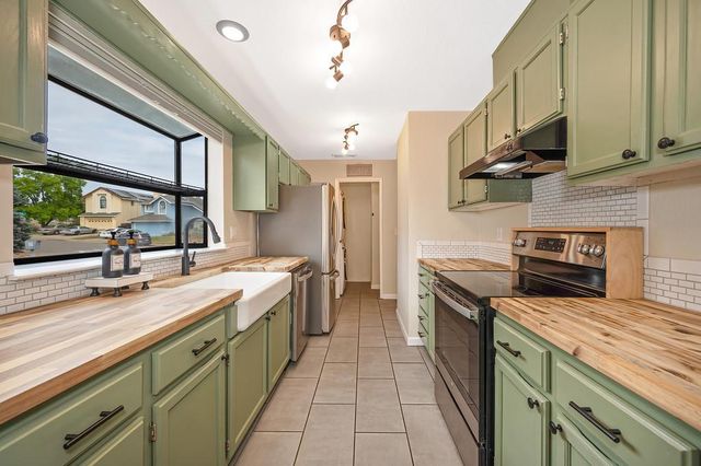 48 Westview Dr, Jackson, CA 95642