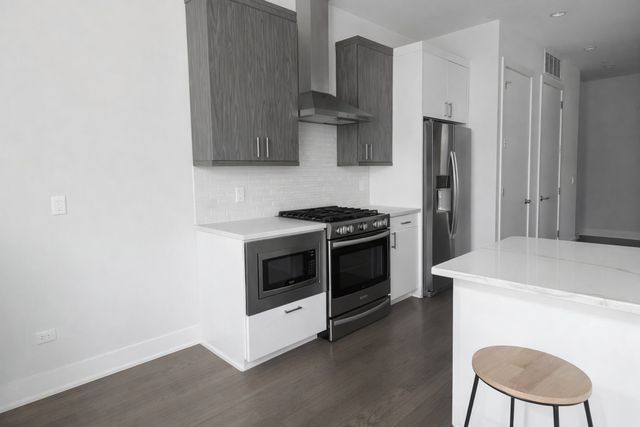 2217 W Madison Street 314, Chicago, IL 60612