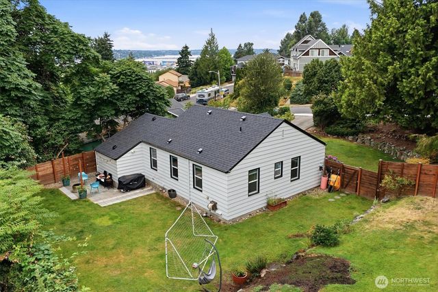 555 Windsor Place NE, Renton, WA 98056