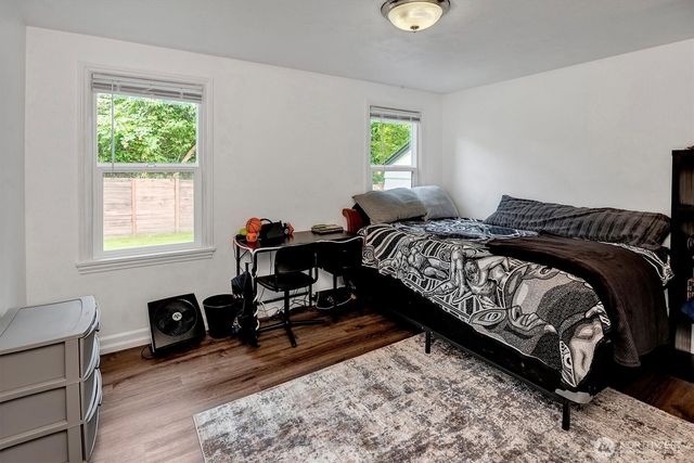 555 Windsor Place NE, Renton, WA 98056