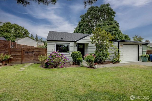 555 Windsor Place NE, Renton, WA 98056