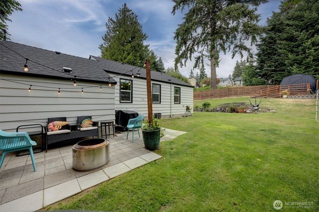 555 Windsor Place NE, Renton, WA 98056