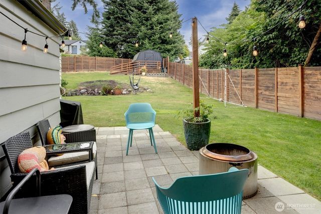 555 Windsor Place NE, Renton, WA 98056
