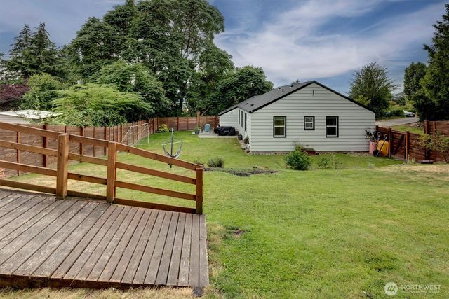 555 Windsor Place NE, Renton, WA 98056
