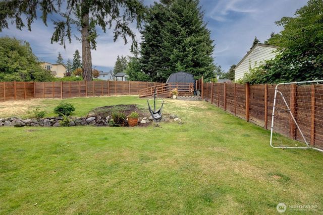 555 Windsor Place NE, Renton, WA 98056
