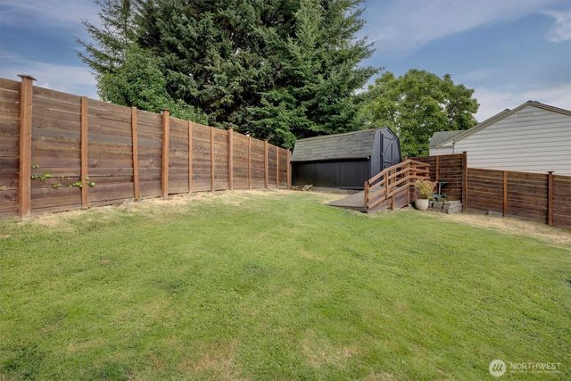 555 Windsor Place NE, Renton, WA 98056