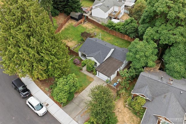 555 Windsor Place NE, Renton, WA 98056