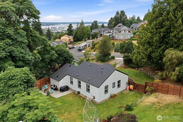 555 Windsor Place NE, Renton, WA 98056