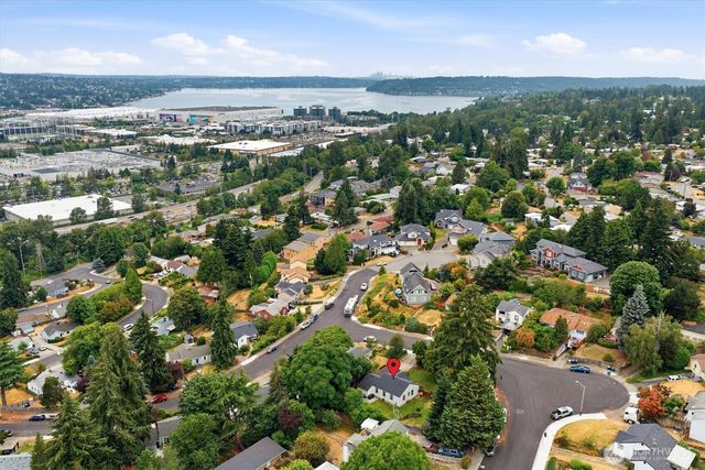 555 Windsor Place NE, Renton, WA 98056
