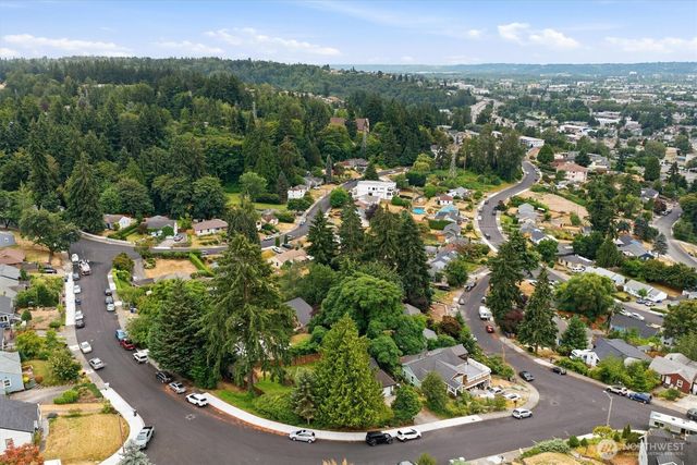 555 Windsor Place NE, Renton, WA 98056