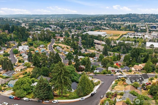 555 Windsor Place NE, Renton, WA 98056