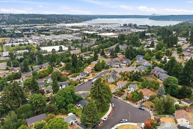 555 Windsor Place NE, Renton, WA 98056