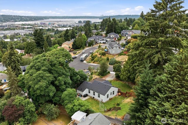555 Windsor Place NE, Renton, WA 98056