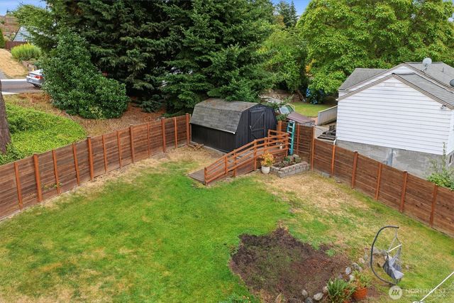 555 Windsor Place NE, Renton, WA 98056