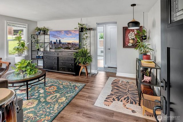 555 Windsor Place NE, Renton, WA 98056