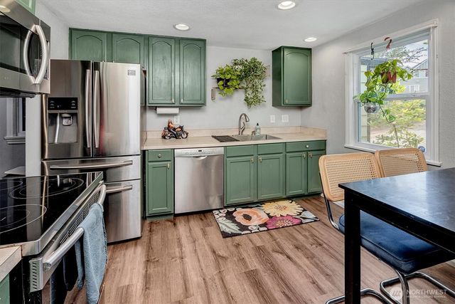555 Windsor Place NE, Renton, WA 98056