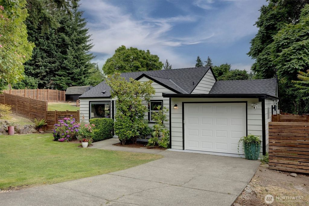 555 Windsor Place NE, Renton, WA 98056