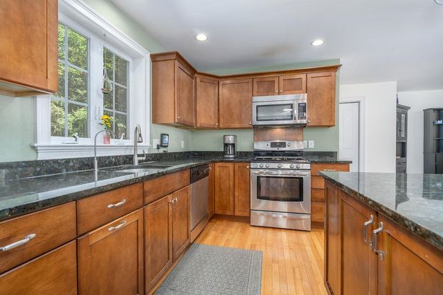 2 Gerrior Drive, Nottingham, NH 03290