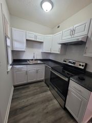 21 Harrison Place APT B, Hartford, CT 06112