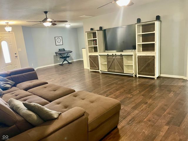 8 U Drive, Cloverdale, IN 46120