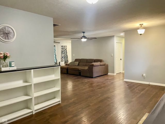 8 U Drive, Cloverdale, IN 46120