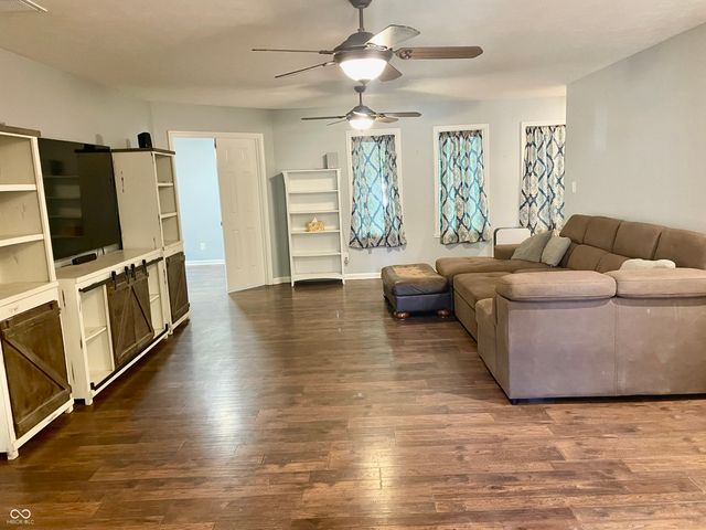 8 U Drive, Cloverdale, IN 46120