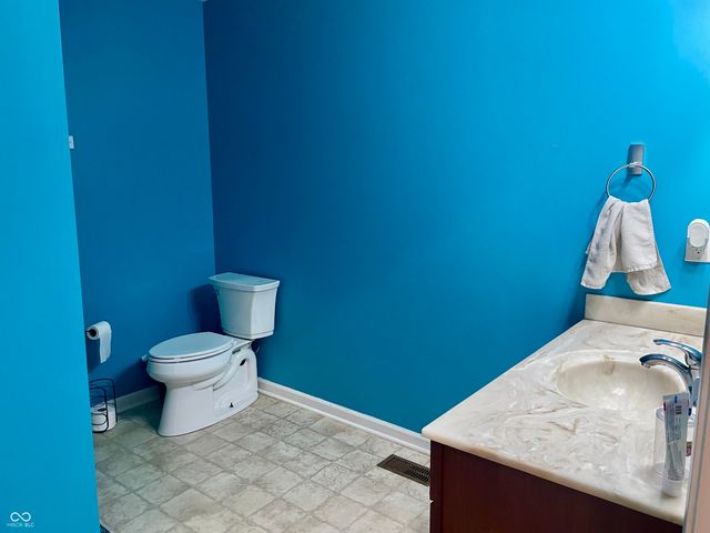 8 U Drive, Cloverdale, IN 46120
