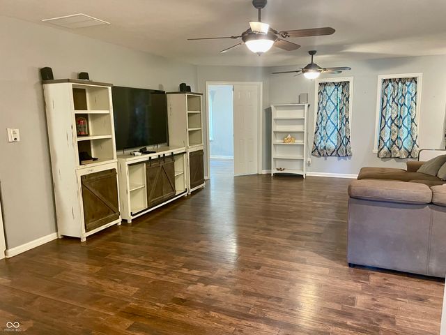 8 U Drive, Cloverdale, IN 46120