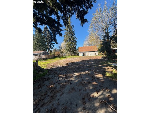 8615 Se ROOTS Rd, Clackamas, OR 97015