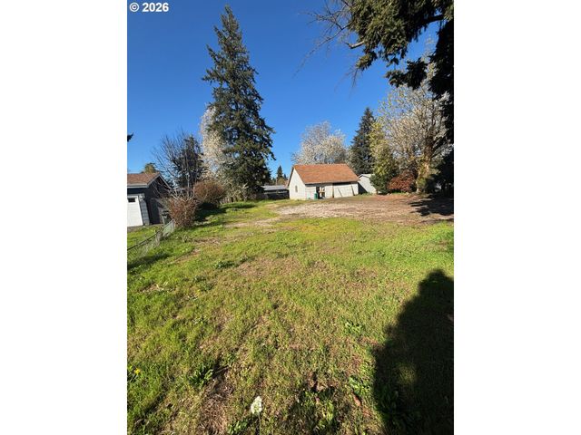 8615 Se ROOTS Rd, Clackamas, OR 97015