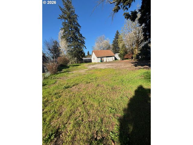 8615 Se ROOTS Rd, Clackamas, OR 97015