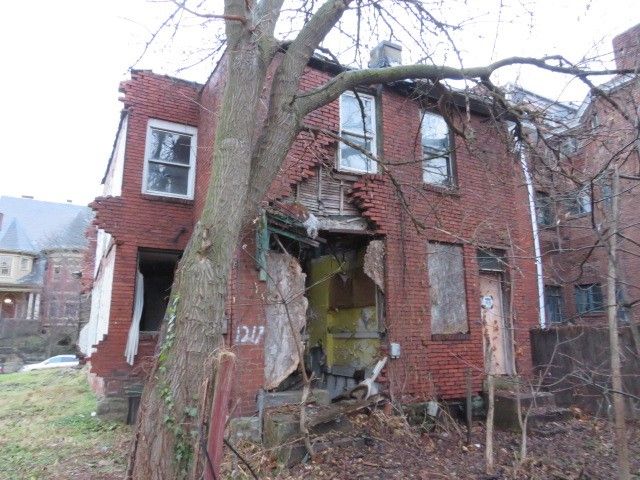 1215 W North Ave, Manchester, PA 15233