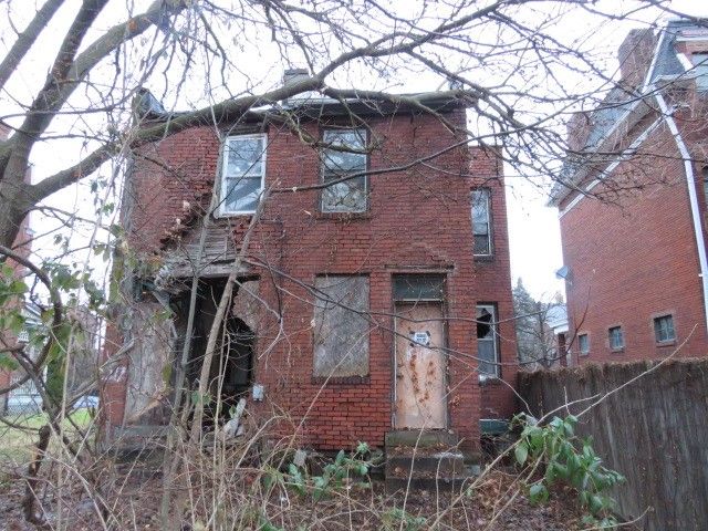 1215 W North Ave, Manchester, PA 15233