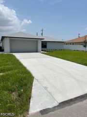 9083 Bryant RD, Fort Myers, FL 33967