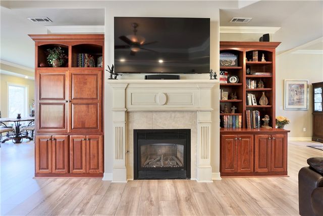 4857 E Woodsedge Road, Fayetteville, AR 72701