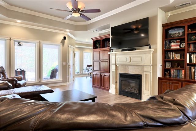 4857 E Woodsedge Road, Fayetteville, AR 72701