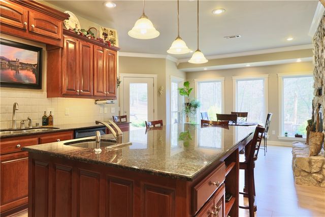 4857 E Woodsedge Road, Fayetteville, AR 72701