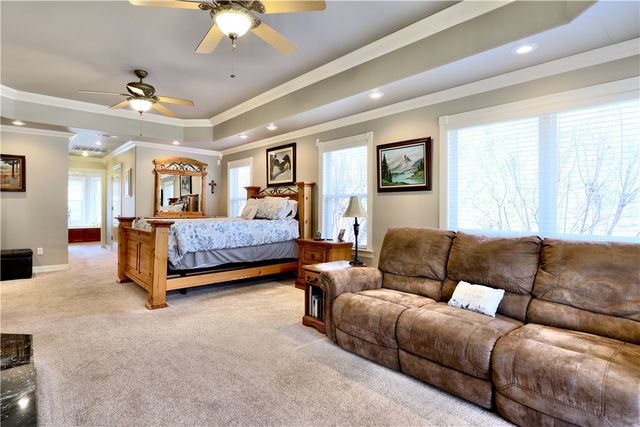 4857 E Woodsedge Road, Fayetteville, AR 72701