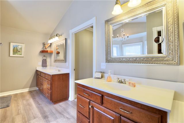 4857 E Woodsedge Road, Fayetteville, AR 72701