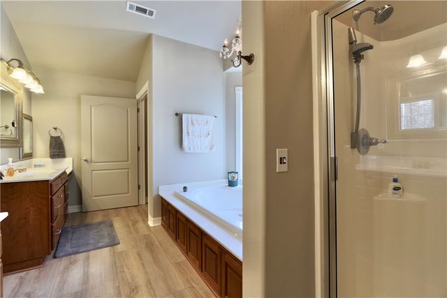 4857 E Woodsedge Road, Fayetteville, AR 72701